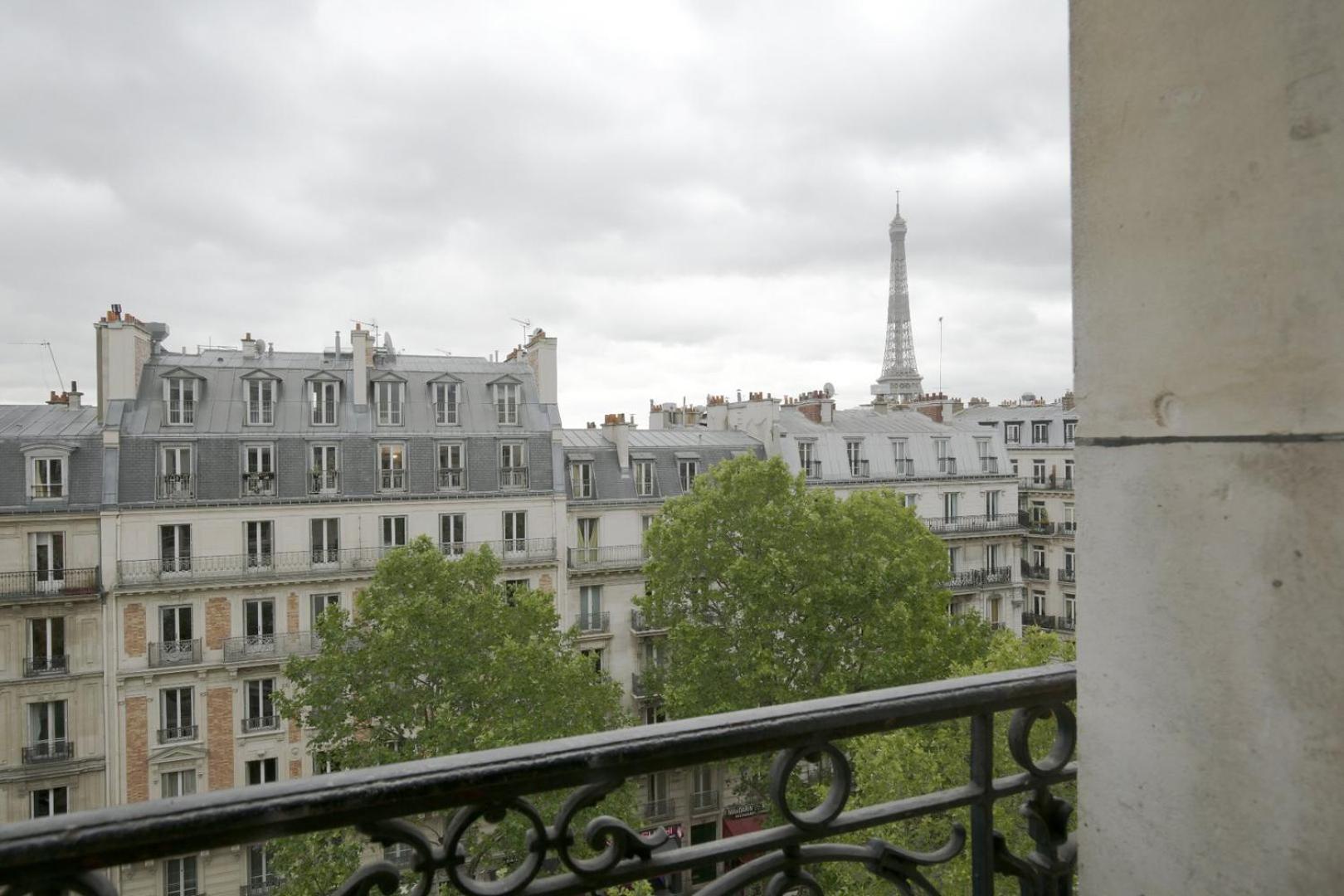 Apartament La Dame De Fer - Vue Magique Sur La Tour Eiffel Paryż Zewnętrze zdjęcie
